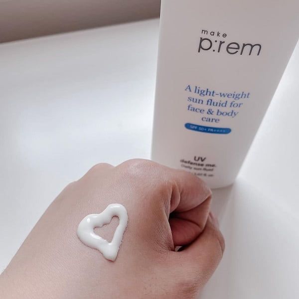 Khám phá Kem Chống Nắng Hóa Học Make-P:rem UV Defense Me Daily Sun Essence qua hình ảnh chân thực
