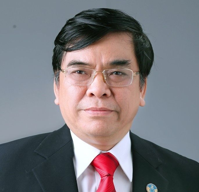 Hình ảnh chân dung Luật sư Phạm Thanh Bình - vị luật sư kỳ cựu với ánh mắt đầy trí tuệ và kinh nghiệm.