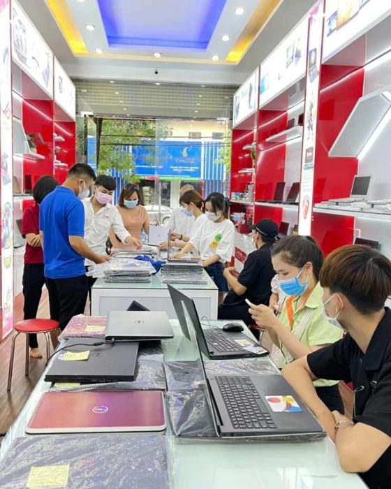 Không gian trưng bày Macbook chuyên nghiệp tại Laptop36