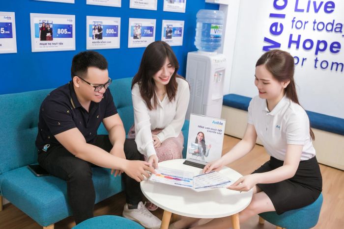 Anh Lê English ảnh 1 - Một trong những cơ sở nổi bật của Anh Lê English, nơi học viên được trải nghiệm môi trường học tập chuyên nghiệp, với các lớp học đầy đủ trang thiết bị và phương pháp giảng dạy tiên tiến.