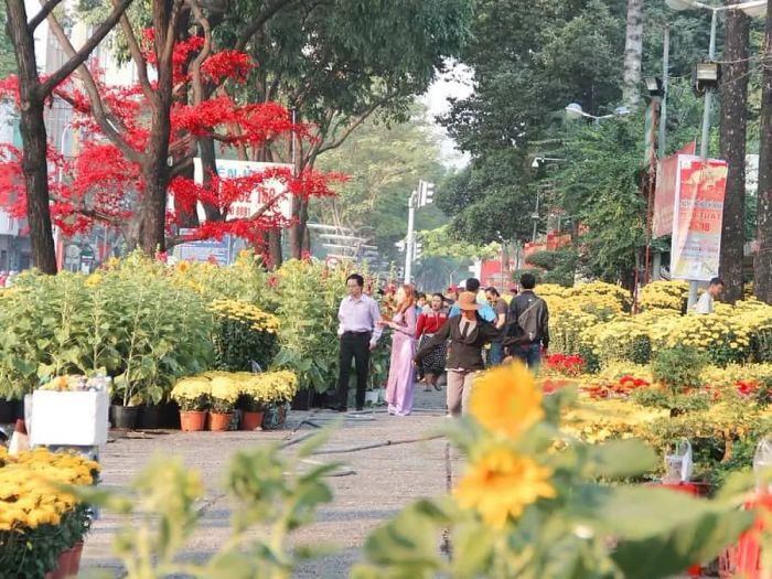 Những góc check-in rực rỡ tại chợ hoa (Nguồn: Tổng hợp)