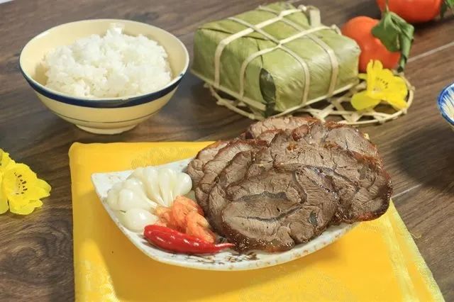 Hình ảnh bắp bò kho mật mía vàng ươm hấp dẫn