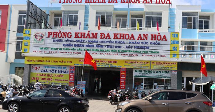 Hình ảnh phòng khám hiện đại với trang thiết bị y tế tiên tiến tại An Hoà