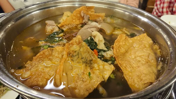 Hình ảnh món lẩu dê đặc trưng tại Hoa Lư