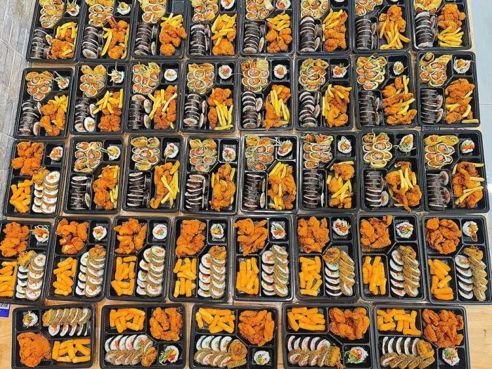 Không gian ấm cúng tại Sushi Thằng Bờm