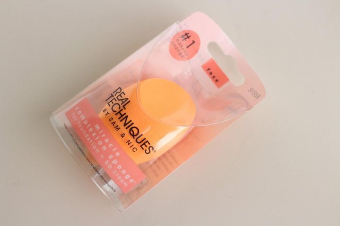 Hình ảnh cận cảnh Mút Tán Real Techniques - Kết cấu xốp mịn cao cấp