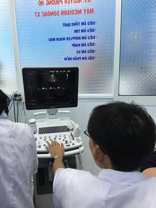 Hình ảnh đội ngũ y bác sĩ tận tâm tại Phòng Khám Đa Khoa Thiện Mỹ