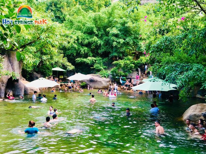 Công viên suối khoáng Núi Thần Tài: Ốc đảo nghỉ dưỡng giữa lòng thiên nhiên