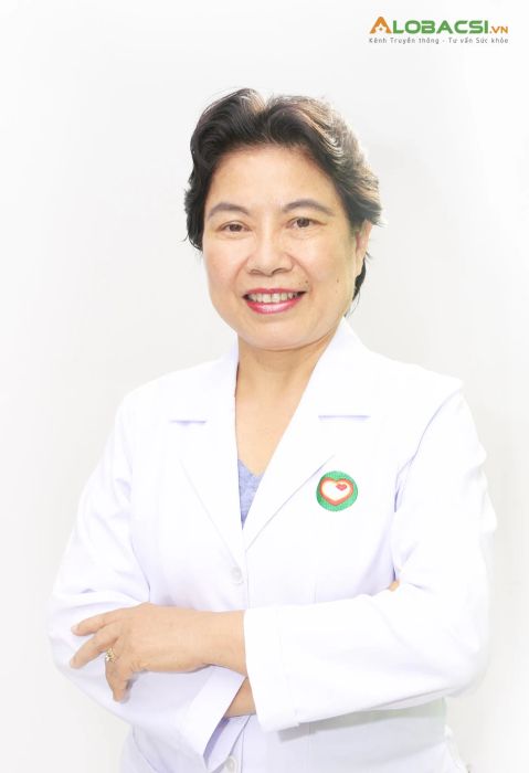 Ảnh PGS.TS.BS Nguyễn Thị Bích Đào trong giờ khám bệnh