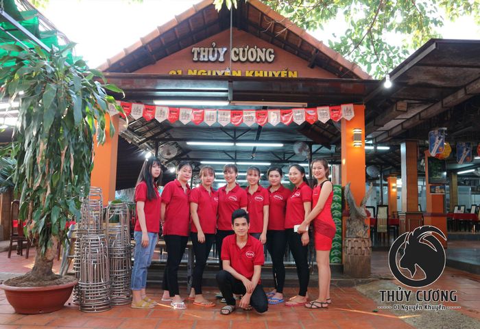 Không gian ấm cúng và sang trọng tại nhà hàng Dê Thủy Cương