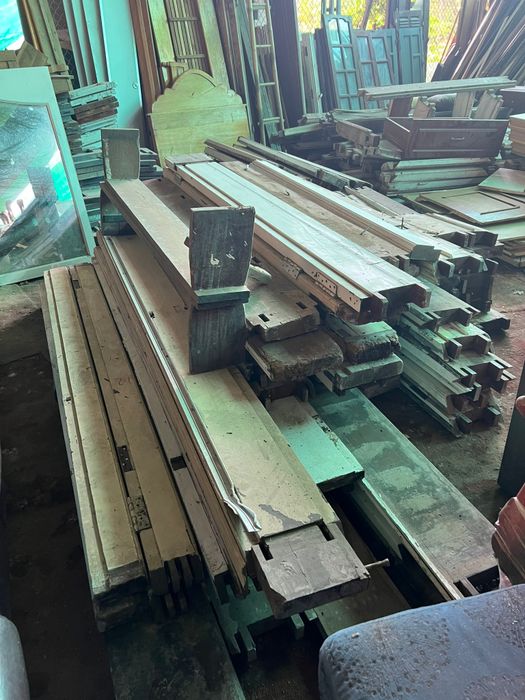 Góc mua sắm nội thất thanh lý tại chợ đồ cũ Hưởng Thụ