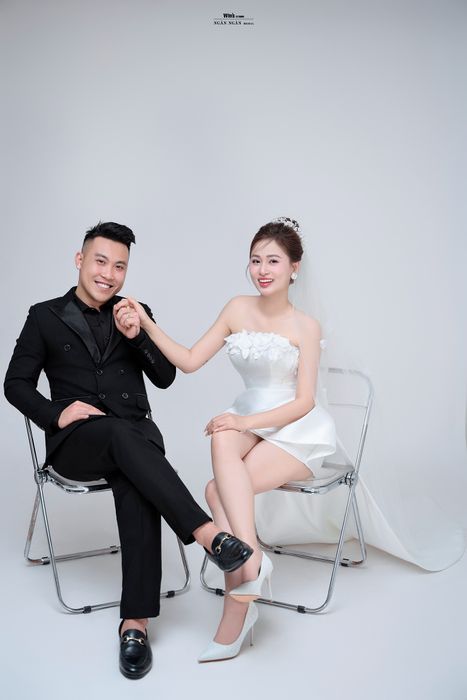 Ánh mắt trao nhau trong bộ ảnh cưới Win's Studio