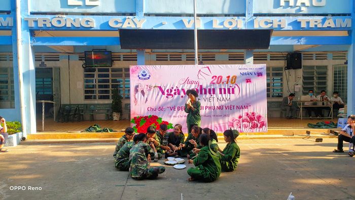 Khuôn viên xanh mát tại Trường THCS & THPT Nhân Văn