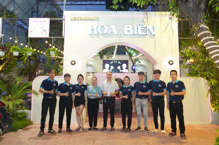 Không gian ấm cúng tại Nhà Hàng Cơm Niêu Hoa Biển