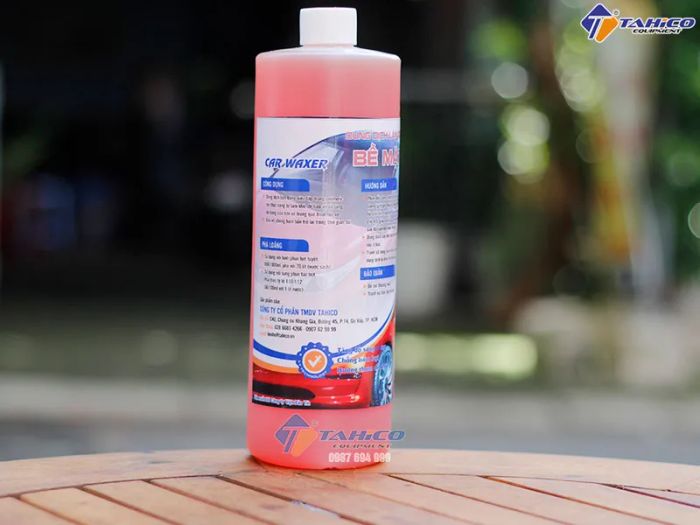 Hình ảnh 2: Ventek Car Waxer trong quá trình sử dụng - Hiệu quả bóng sáng chỉ sau một lần xử lý