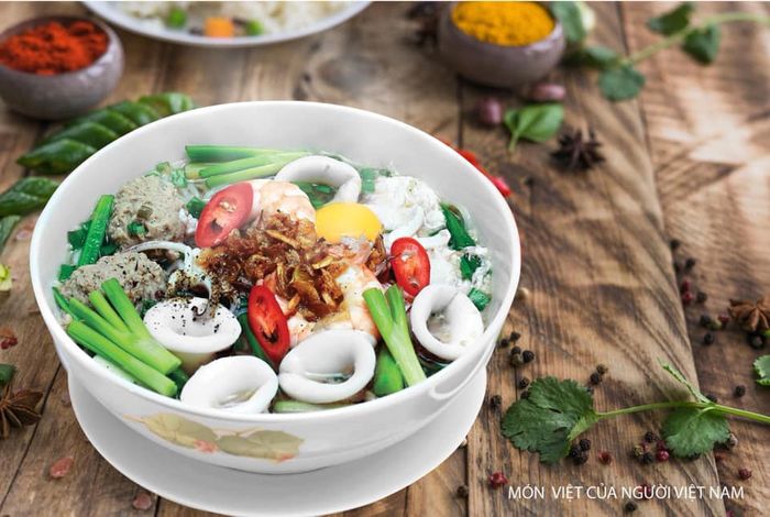Tô hủ tiếu mực Ông Già CaLi vàng ươm đầy hấp dẫn - Ảnh 1