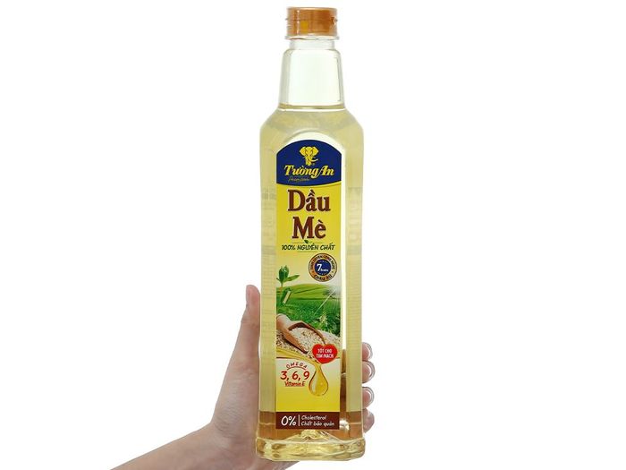 Hình ảnh chai dầu mè Tường An góc cận cảnh