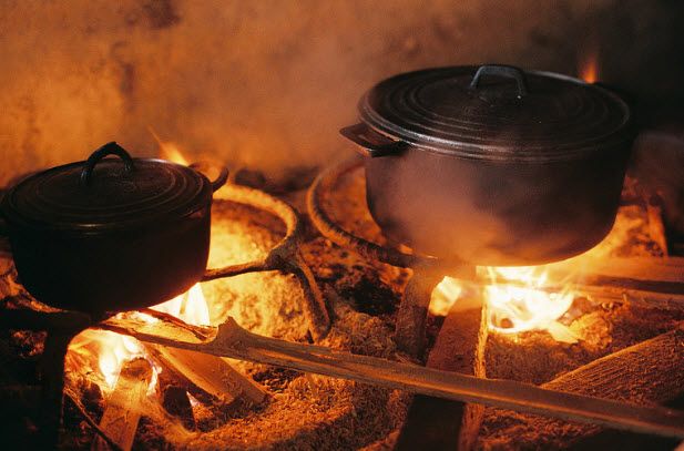 Hình ảnh minh họa sống động về chái bếp truyền thống