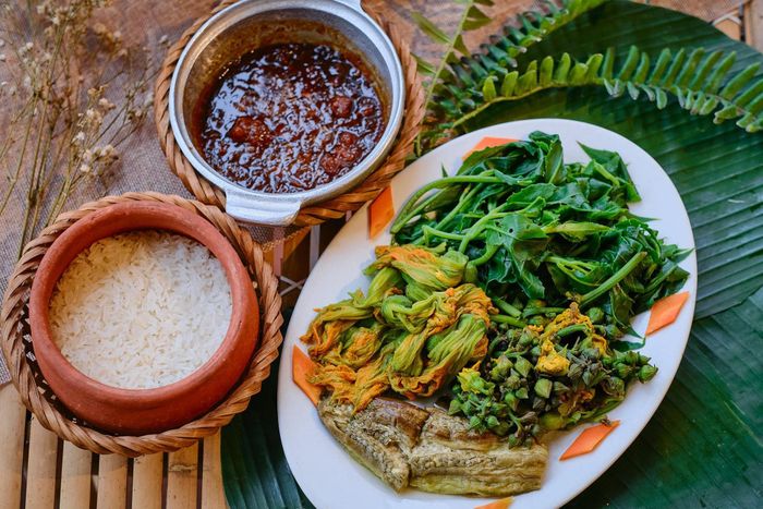 Không gian ấm áp và món ngon đậm đà tại Cơm Niêu Năm Ánh