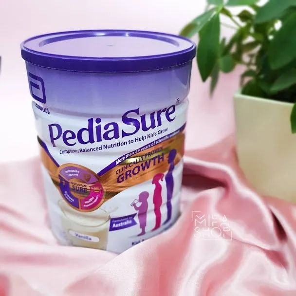 Hình ảnh Sữa PediaSure Úc - Góc nhìn cận cảnh bột sữa mịn màng, màu kem nhạt đặc trưng của dòng sữa cao năng lượng.