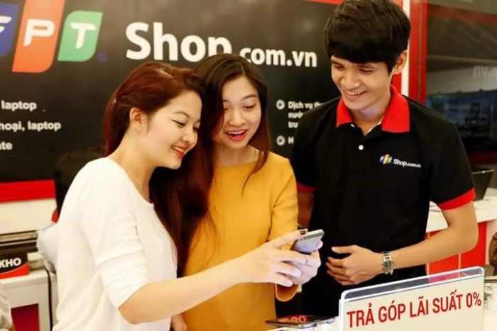 FPT Shop - Hình ảnh đầu tiên về không gian trải nghiệm công nghệ đẳng cấp