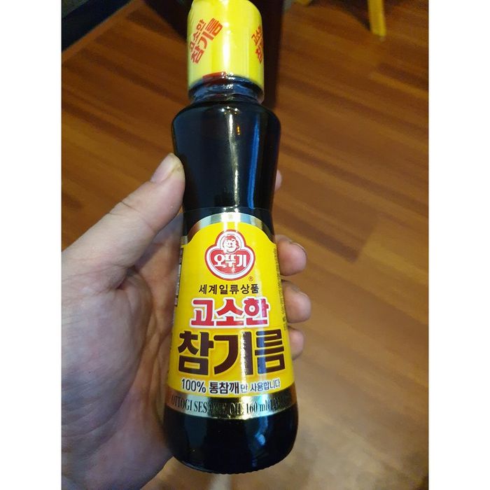 Hình ảnh chai dầu mè Ottogi chính hãng