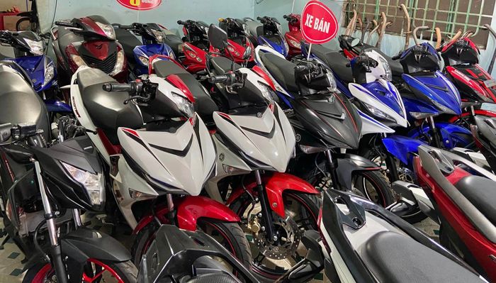 [Hình ảnh] Không gian trưng bày xe máy đa dạng tại Xe máy Lê Dũng