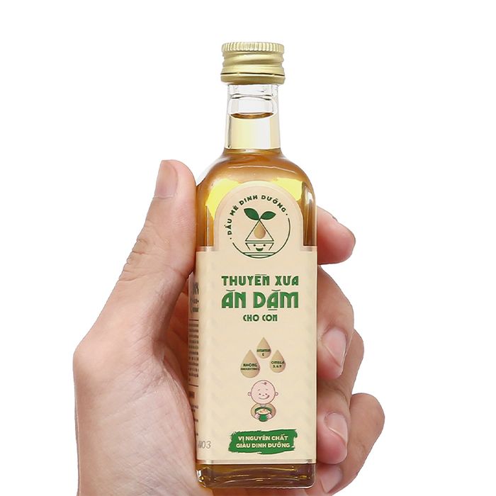 Hình ảnh thực tế sản phẩm dầu mè ăn dặm Thuyền Xưa