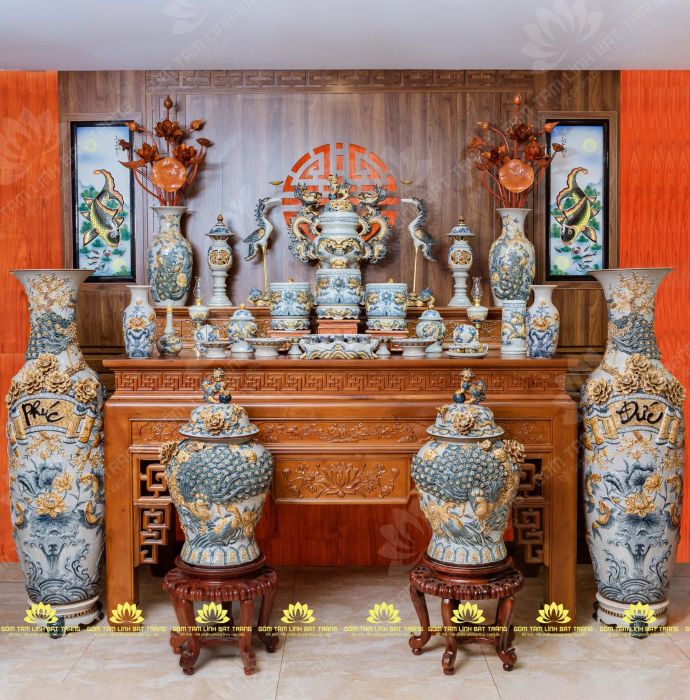 Bộ sưu tập đồ thờ gốm sứ tinh xảo tại Gốm Tâm Linh Bát Tràng - Ảnh 1