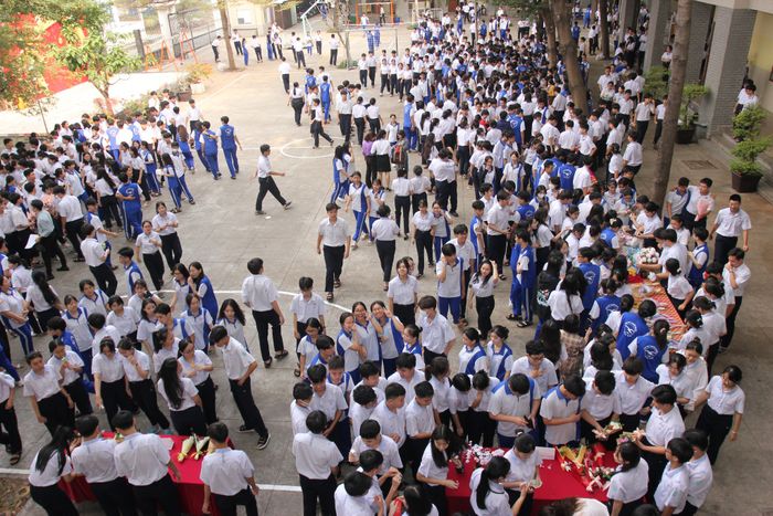 Giờ học thực hành tại phòng thí nghiệm hiện đại