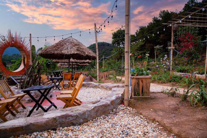 Góc check-in ấn tượng tại Đồng Quan Camping & Coffee - Ảnh 1