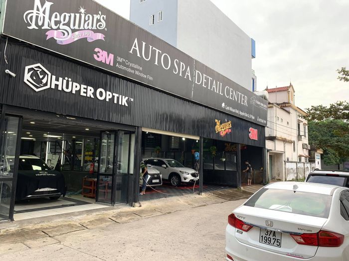 Không gian chăm sóc xe hiện đại tại Thành Vinh Auto Spa