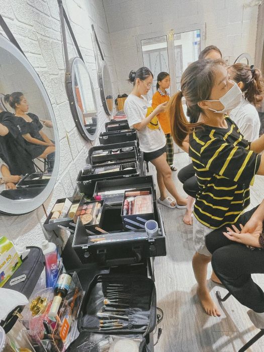 Hình ảnh thực tế tại Học Viện Trang Điểm Khánh Huệ (phần 1)