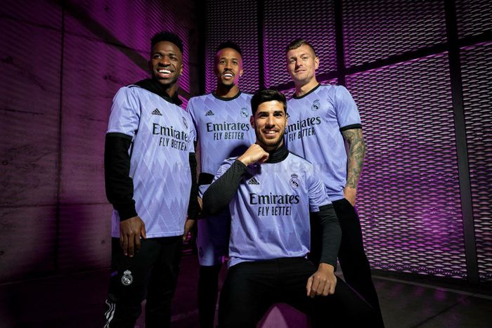 Real Madrid làm mới diện mạo với sắc tím huyền thoại trên áo sân khách