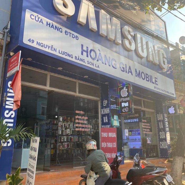 Hình ảnh không gian trưng bày ấn tượng tại Hoàng Gia Mobile