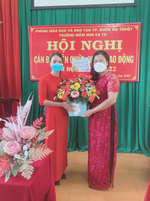 Hoạt động vui chơi ngoài trời của bé tại Trường Mầm Non EaTu