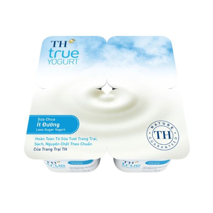 Hình ảnh chân thực: Sữa chua TH true YOGURT ít đường - vẻ đẹp thuần khiết trong từng hộp nhỏ