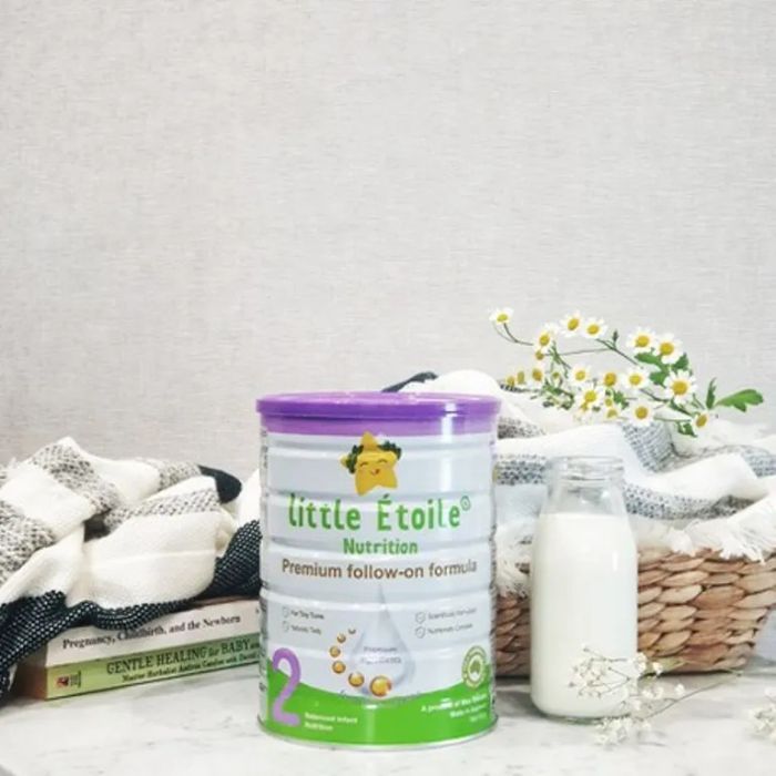 Khám phá hình ảnh chân thực về Sữa Ngôi Sao Nhỏ Little Étoile - sản phẩm chất lượng với bao bì sang trọng và thiết kế tinh tế.