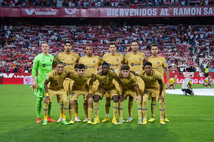 Barcelona tỏa sáng với áo đấu sân khách đầy ý nghĩa