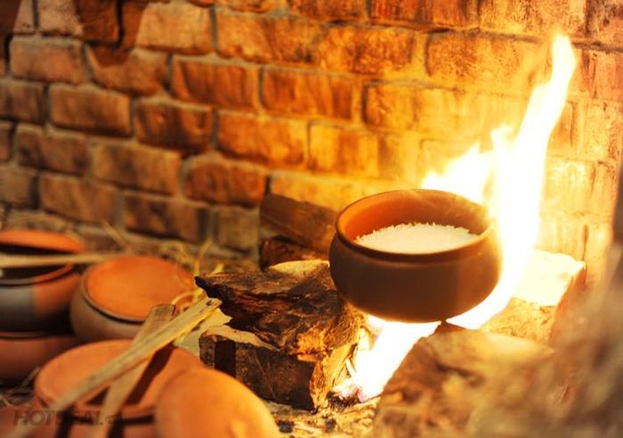 Những niêu cơm vàng ươm thơm phức tại Cơm Niêu Tuy Hòa Organic