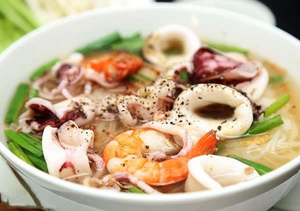 Hình ảnh tô hủ tiếu mực Anh Bum thơm ngon bổ dưỡng - Ảnh 1