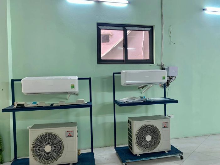 Hình ảnh học viên thực hành tại Dạy nghề Đa Linh