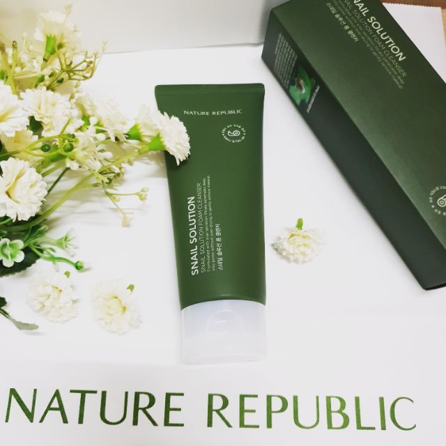 Sữa Rửa Mặt Nature Republic Snail Solution - Thiết kế chai sang trọng với dung tích 150ml