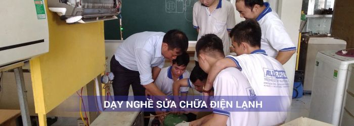 Hình ảnh thực hành nghề điện lạnh tại Trường Dạy Nghề Thanh Xuân