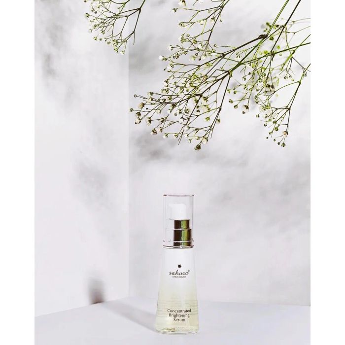 Hình ảnh thực tế Sakura Concentrated Brightening Serum - Tinh chất vàng cho làn da rạng rỡ