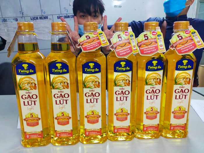 Hình ảnh sản phẩm Dầu gạo lứt Light 5 Dưỡng Chất - Lựa chọn thông minh cho sức khỏe