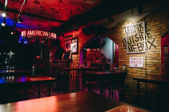 Không gian sống ảo đầy nghệ thuật tại The Local - Social Craft Beer Hub
