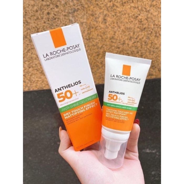 Hình ảnh thực tế Kem Chống Nắng La Roche-Posay Anthelios Tinted (Ảnh 1)