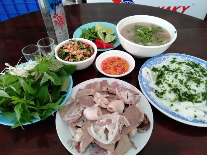Hình ảnh tô cháo lòng thơm ngon đạt chuẩn vệ sinh tại Minh Sơn