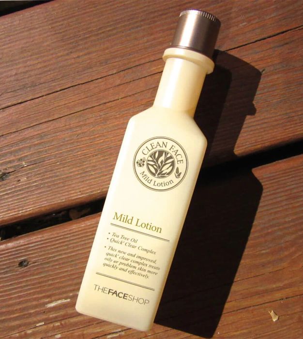 The Face Shop Clean Face Mild Toner - Tinh chất trà xanh thanh lọc da, kiểm soát dầu nhờn hiệu quả cho làn da mụn sáng mịn